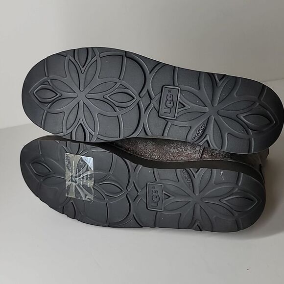 UGG Abree Short II Size 10 - Picture 7 of 9